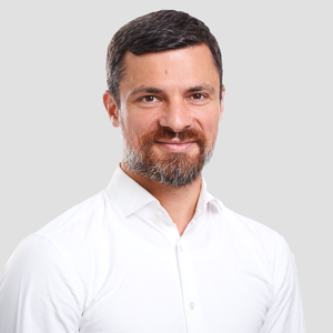 Dr. Marius Banica