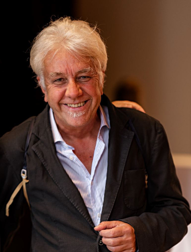 Dr. Hellmut Riediger