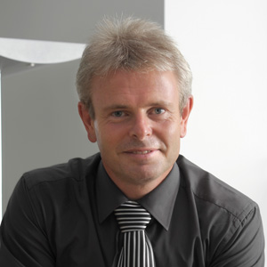 Dr Max Weber PhD Econ., JCU Australia, Singapore | ZHAW