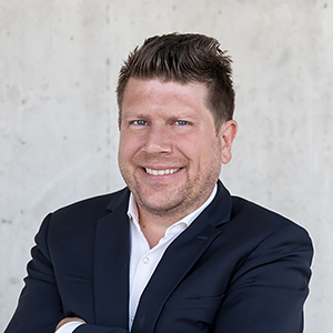 Dr. Darius Zumstein