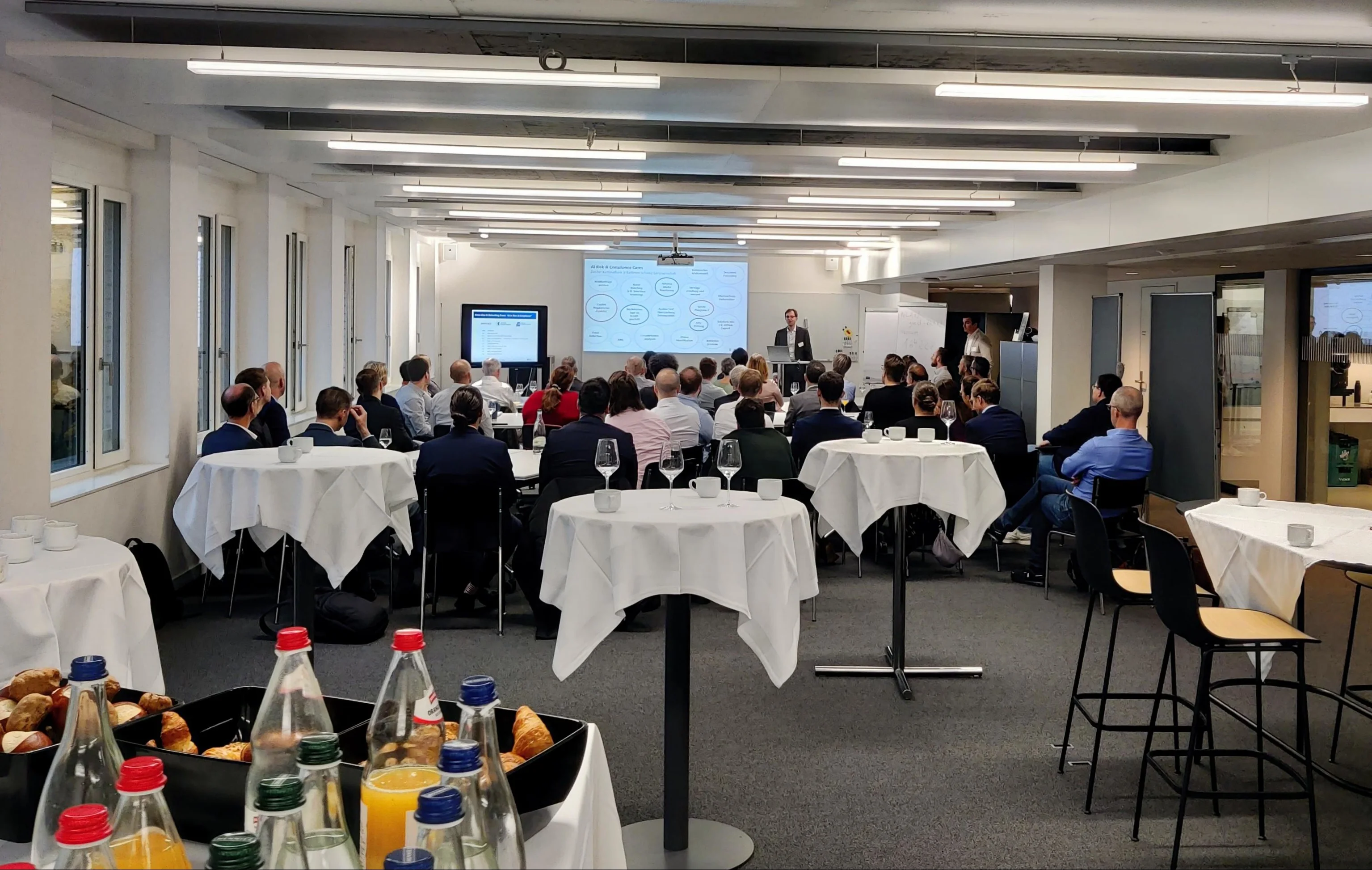 Bild vom Meeting mit Teilnehmenden