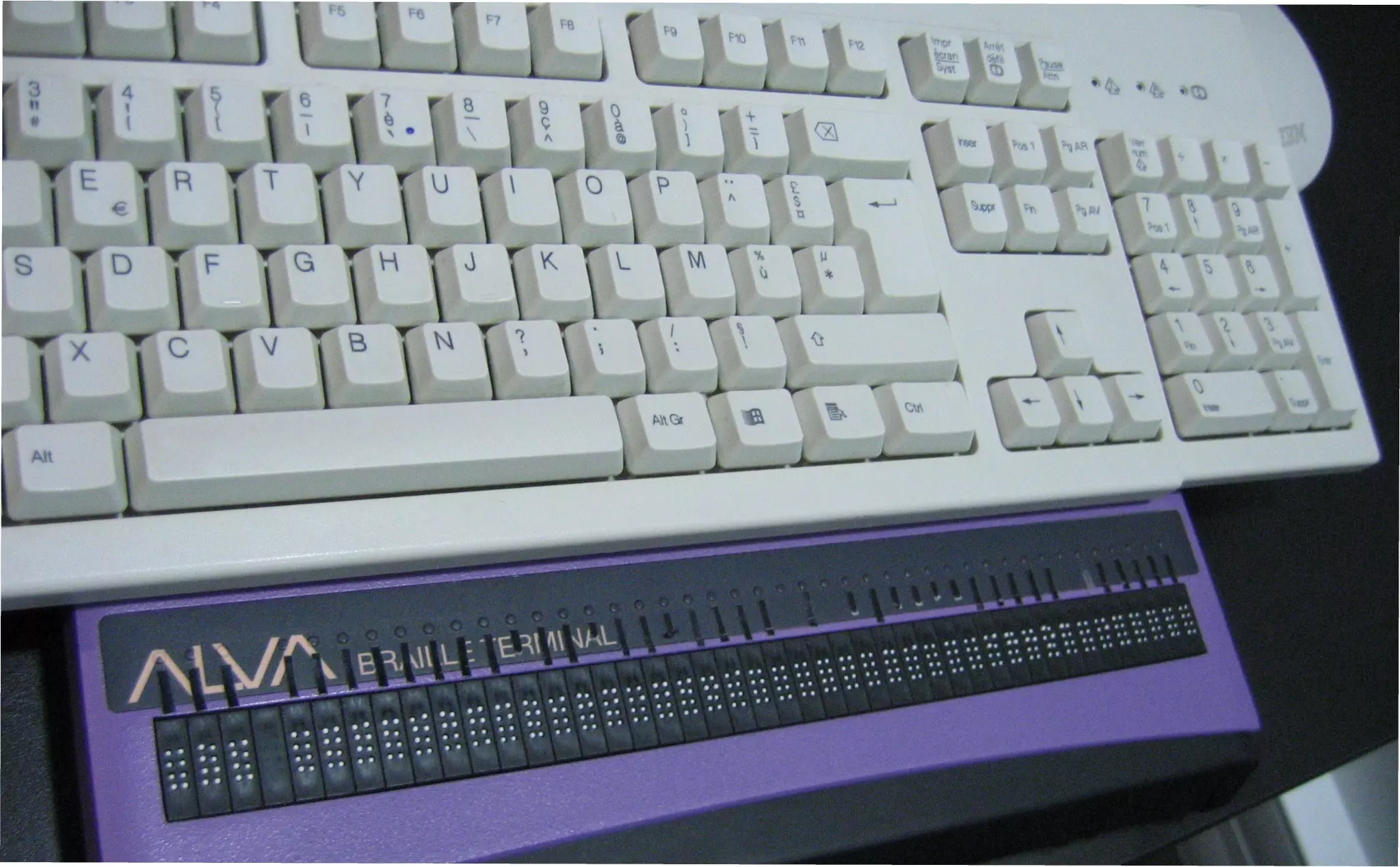 Tastatur mit Braillezeile