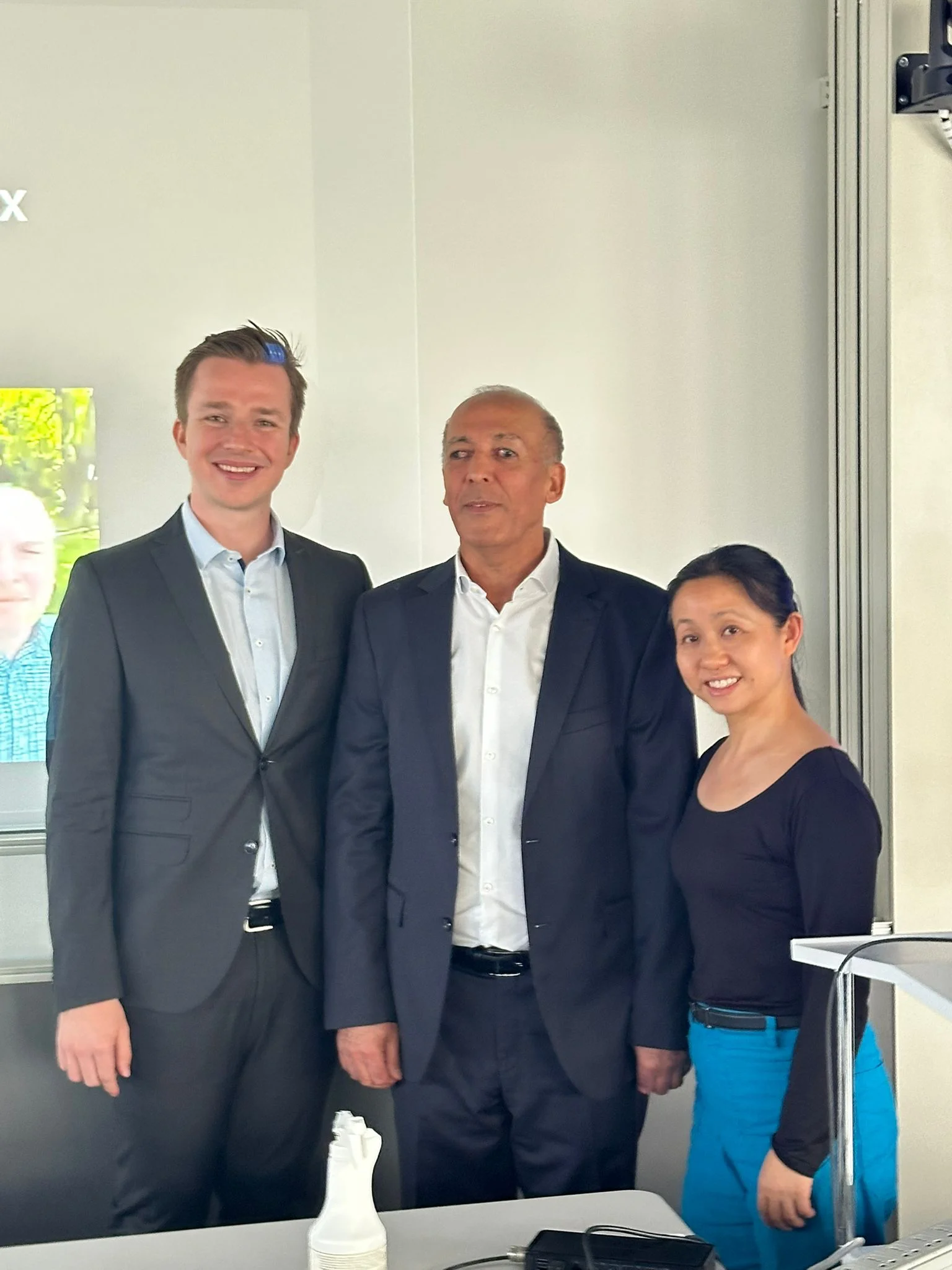 Auf dem Bild von links nach rechts: Felix Schmitt-Koopmann, Alireza Darvishy, Elaine M. Huang