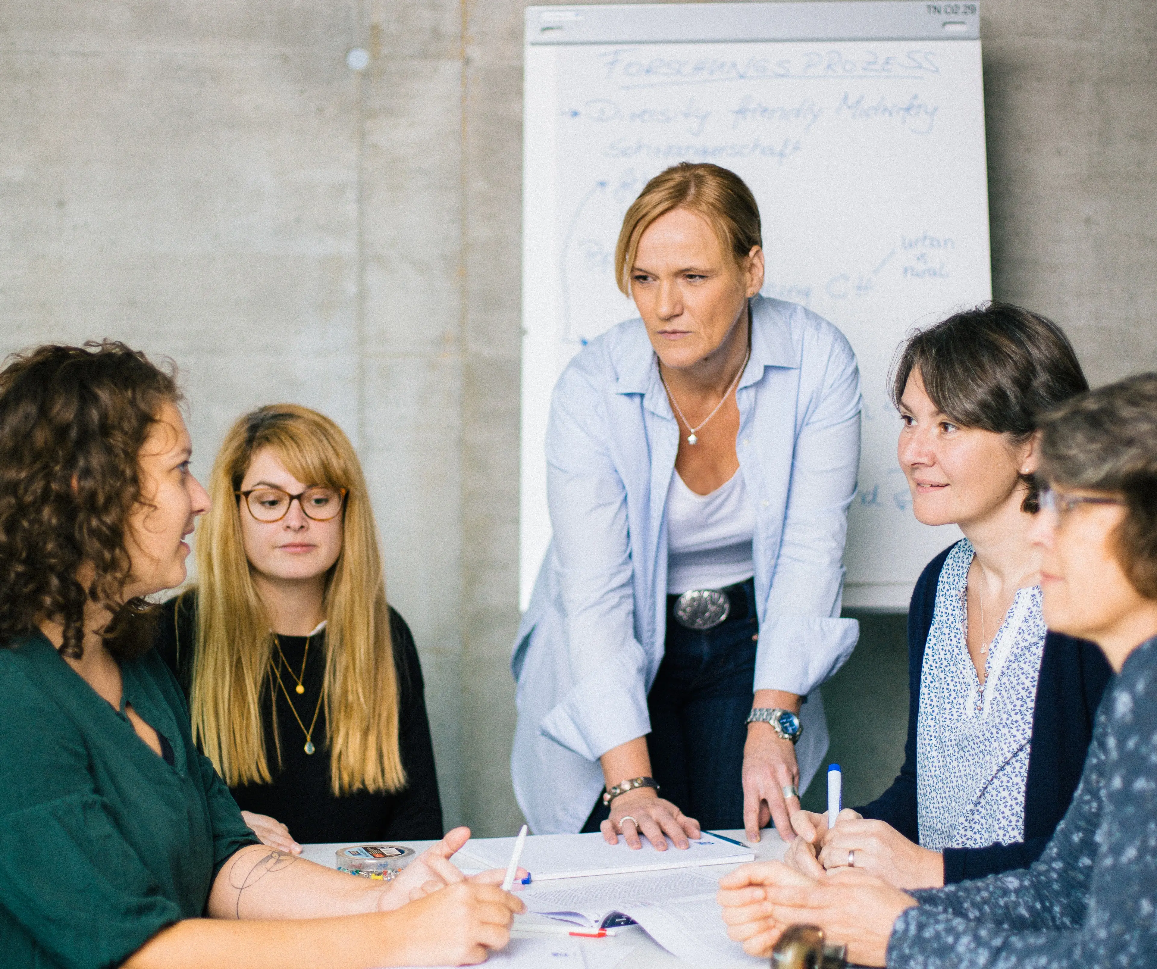 Hebammen in Gruppenbesprechung