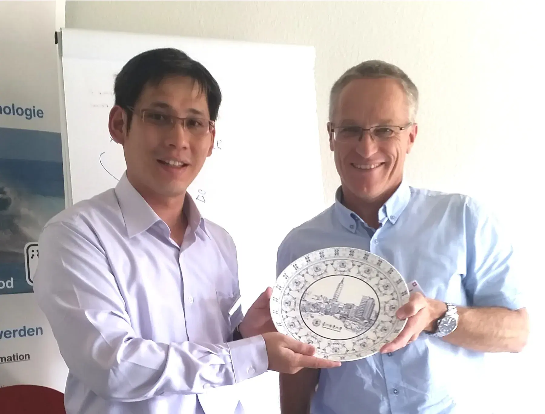 Chih-Wei Peng (Generalsekretär von TREATS) und Hans-Peter Hutter (Schwerpunktleiter am InIT): "We are looking forward to the opportunity of cooperation in the future."