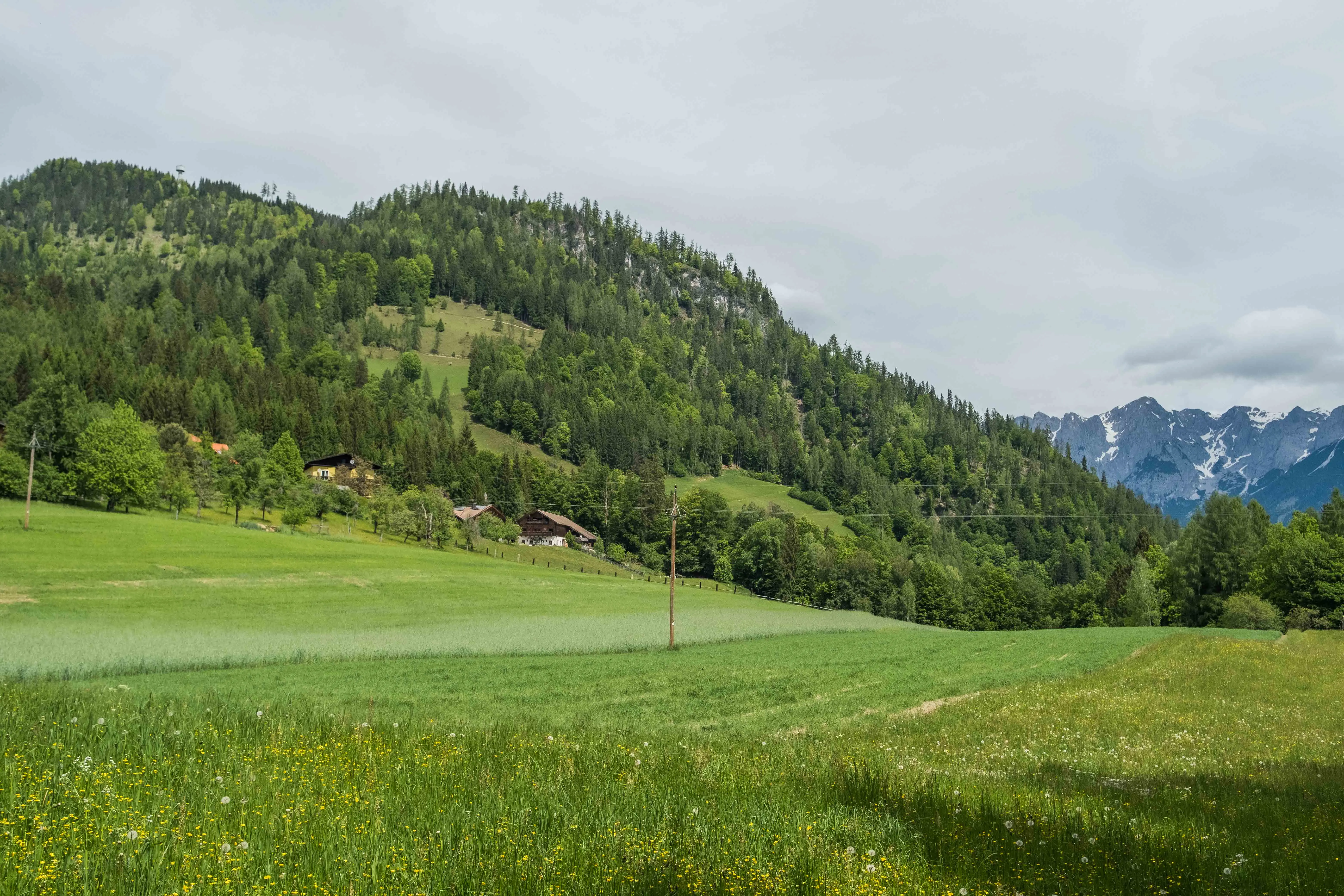 Landschaftliche Eindrücke verschiedener Bergbaubetriebe, die für die Interviews besucht wurden.