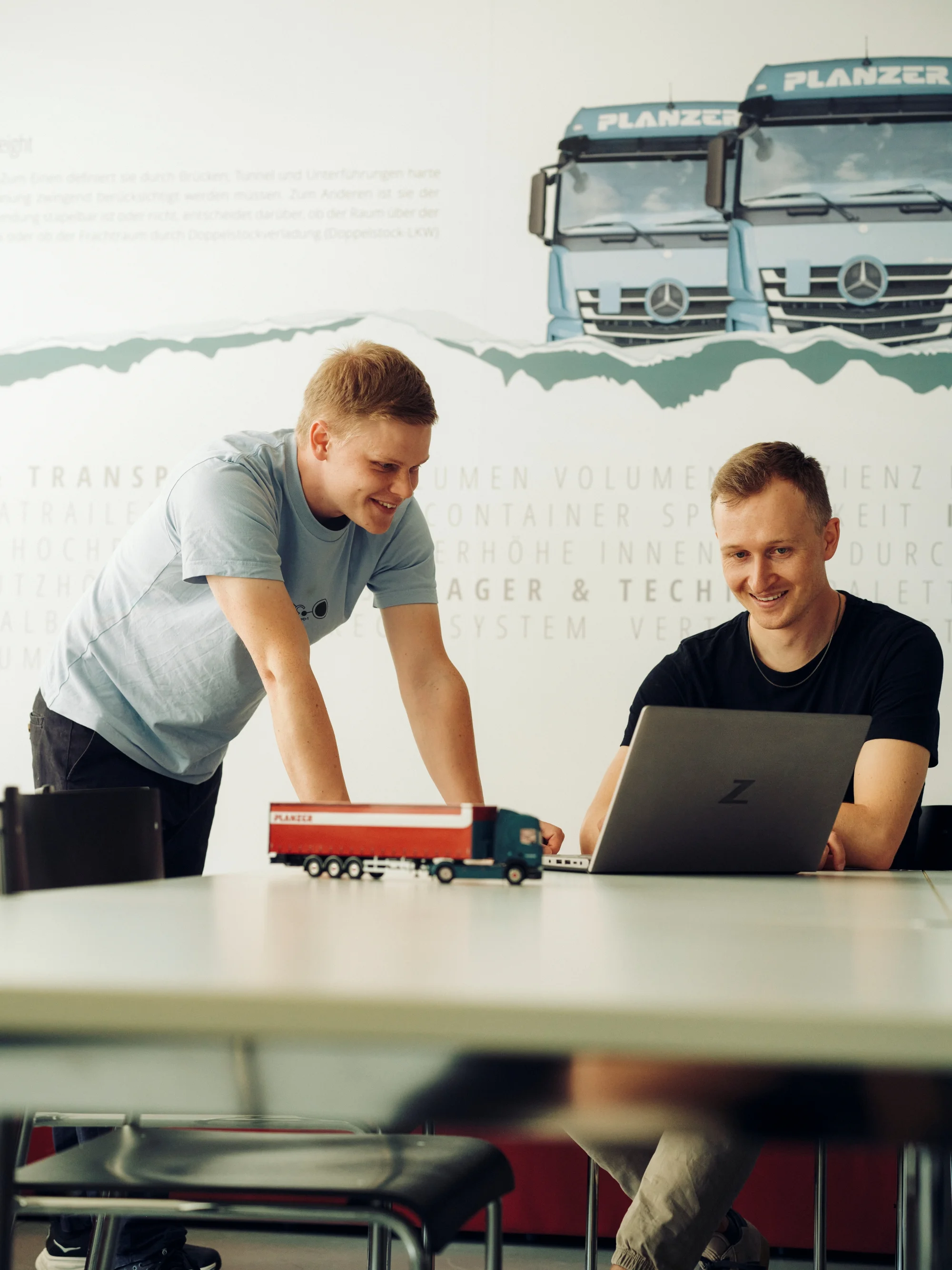 Um ihren Prototyp zu entwickeln, mussten Michel Moosmann und Jan Roth zuerst entscheiden, welche Informationen wirklich wichtig sind.