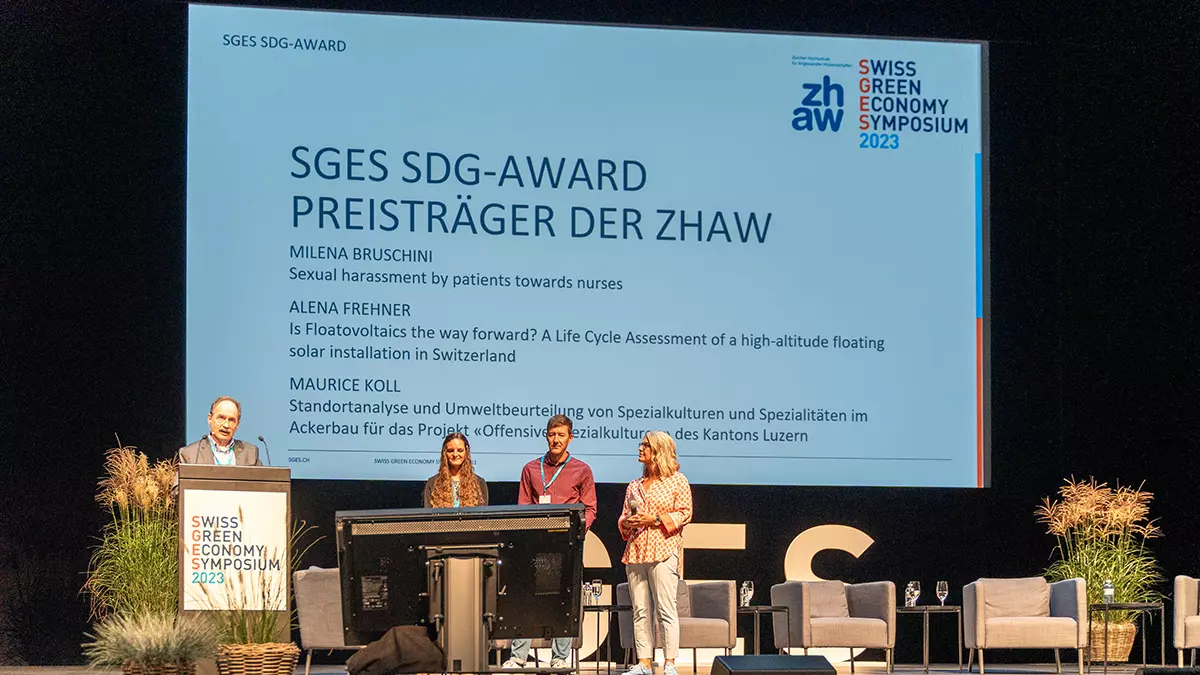 Moderiert wurde der Anlass von Sonja Hasler, rechts im Bild, Moderatorin und Redaktorin beim SRF.