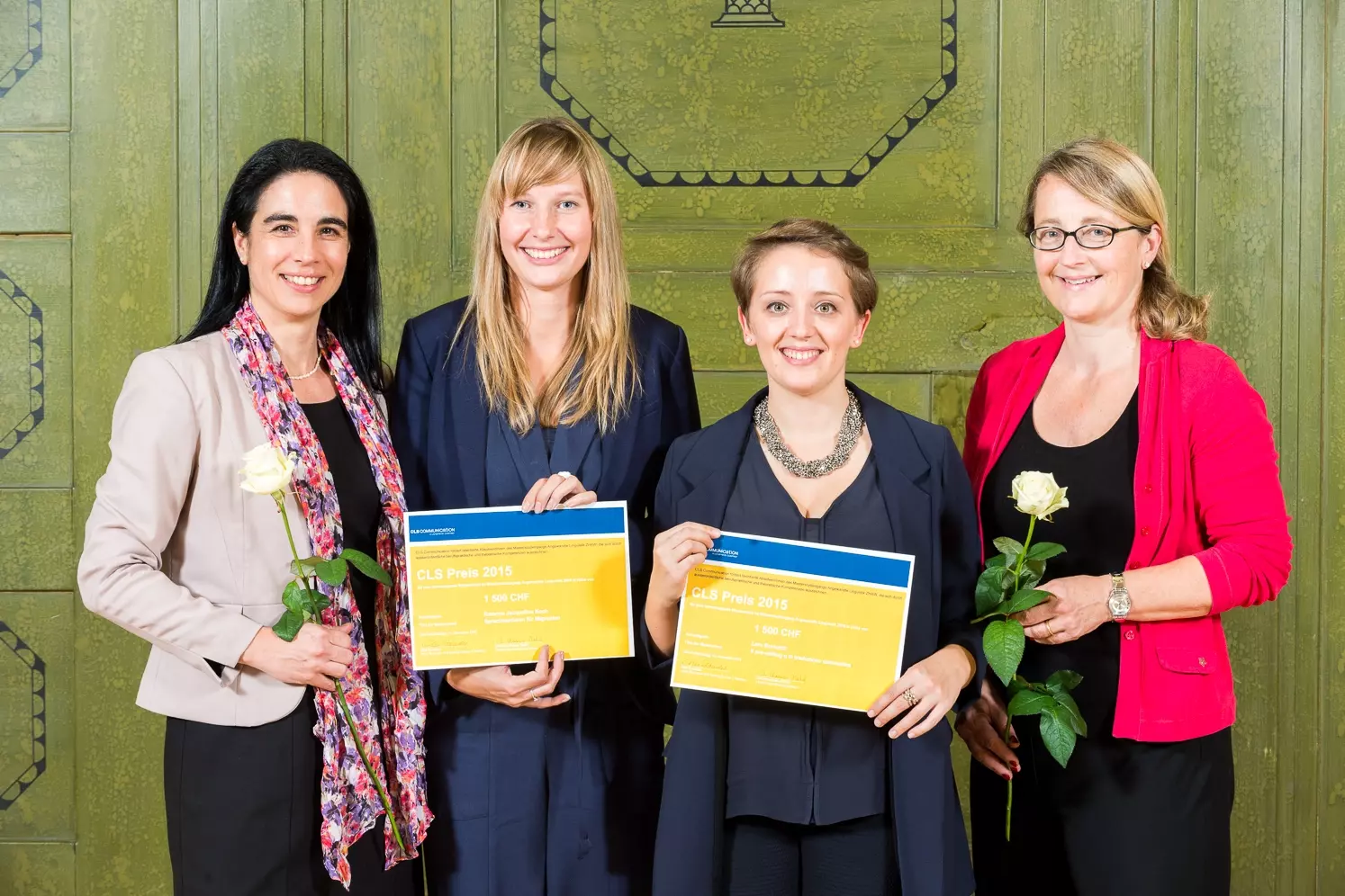 Elke Faundez and Christine Kamer Diehl from CLS Communication with the winners of the CLS prize for the best Master’s theses in the field of translation, Ramon Koch and Lara Bernardi.