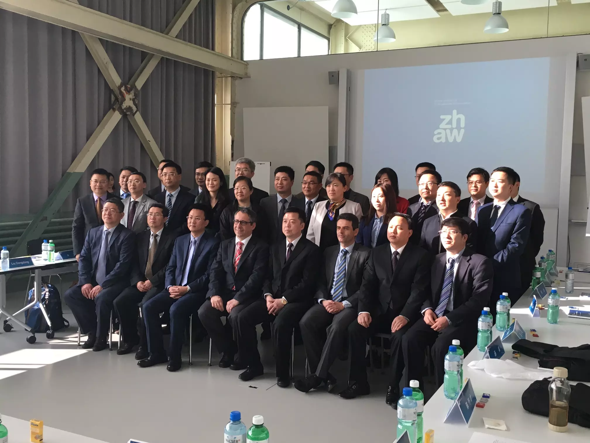 Gruppenbild chinesische Delegation, gemeinsam mit Jean-Marc Piveteau