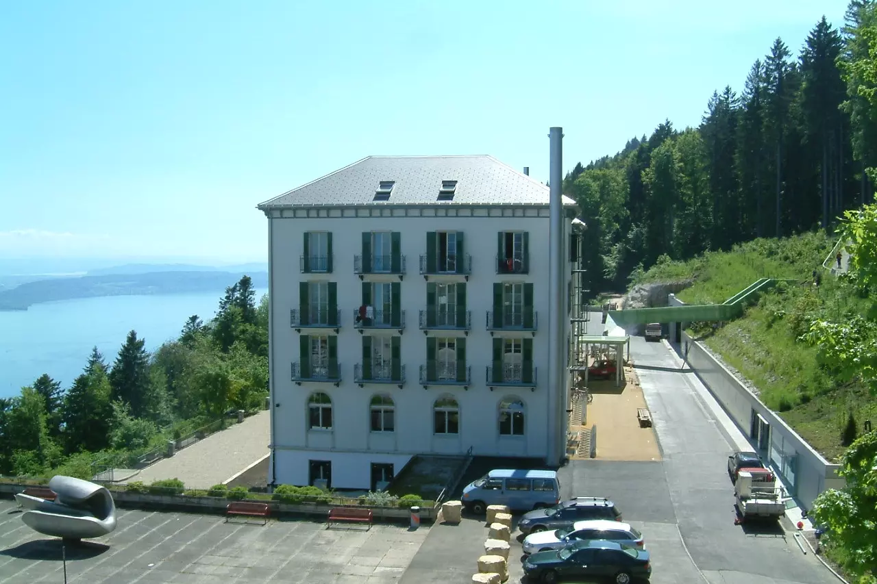 Passerelle Magglingen (PSM-Modul) Die kleine Fussgängerbrücke beim Grand Hotel Magglingen verbindet die Hotelanlage mit dem oberhalb liegenden Waldgebiet.