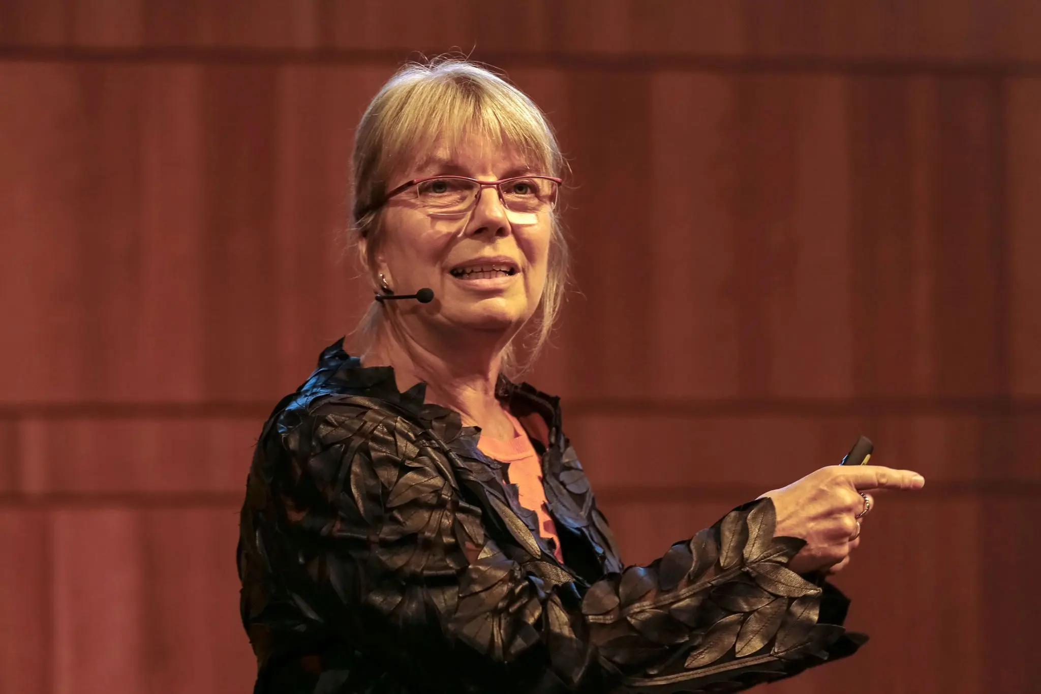Anette Kolmos beim Referieren.
