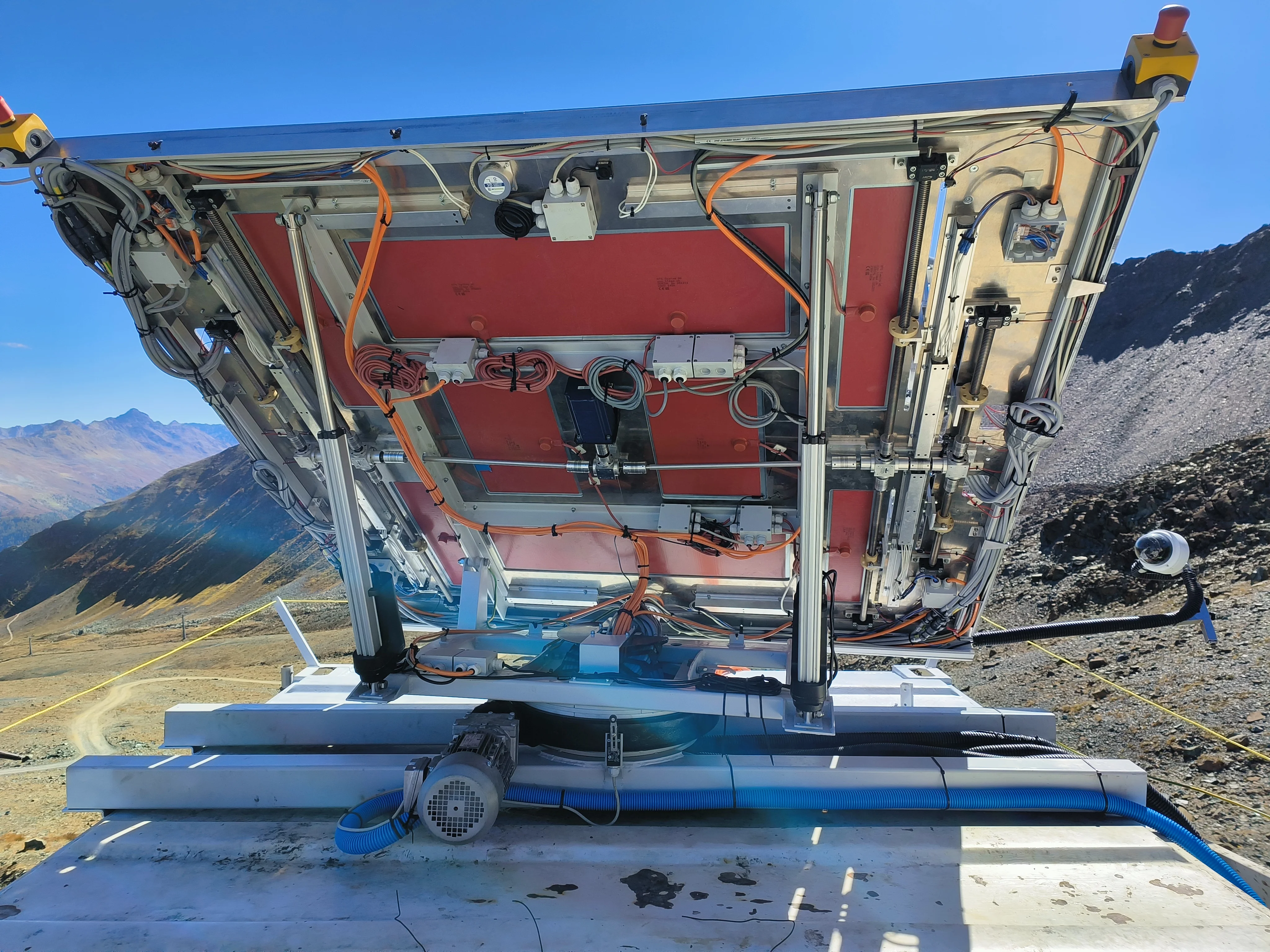 Abbildung 3: Rückseite der zweiten Generation der Modell Anlage mit drehbarem Unterbau