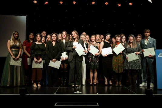 Foto von der Diplomfeier des Bachelor Kommunikation