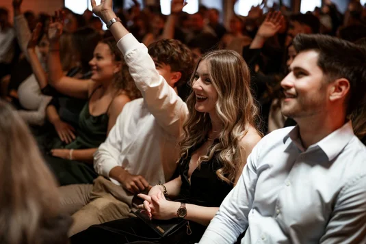 Foto von der Diplomfeier des Bachelor Kommunikation