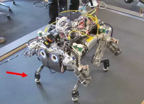 Das Bild zeigt ein autarkes wireless body network des InES am ETH Roboter StarlETH