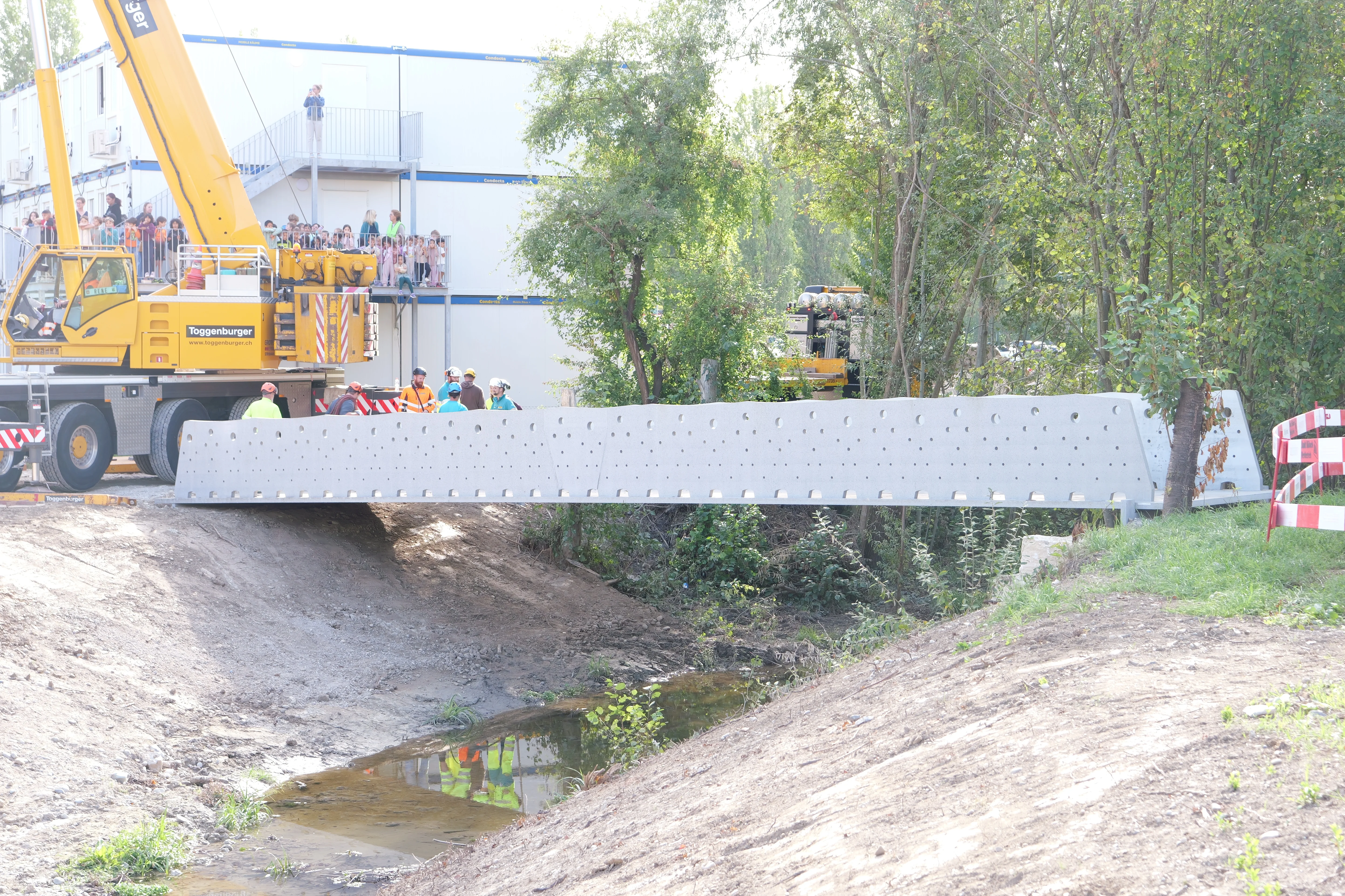 Versetzte Fussgänger- und Radwegbrücke CPC Optima