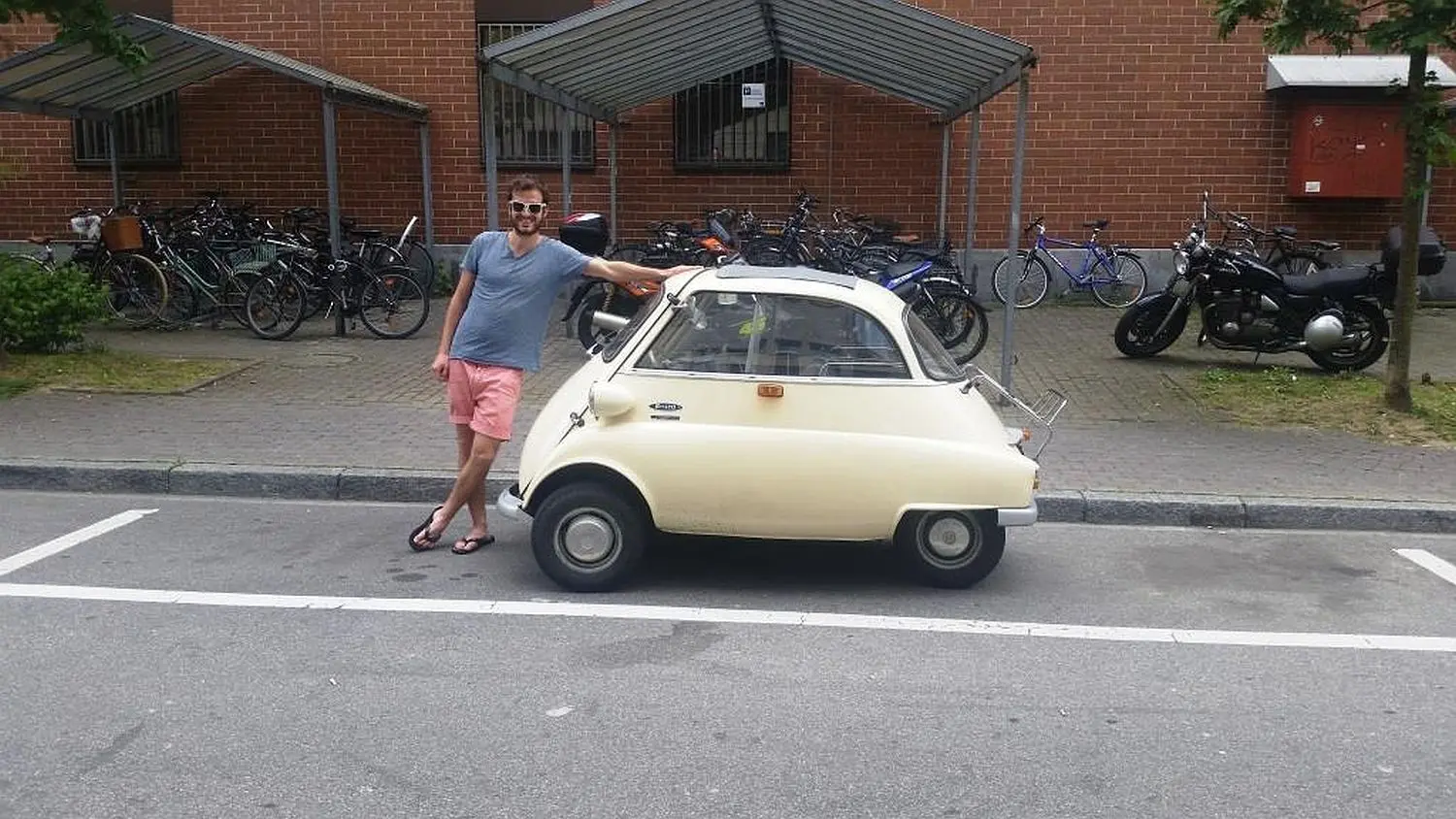 BMW E-Setta mit elektrischem Antriebsstrang unterwegs in Winterthur, Fahrzeug von Designwerk