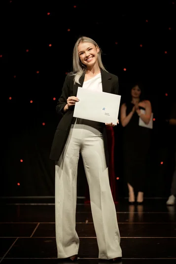 Foto von der Diplomfeier des Bachelor Kommunikation