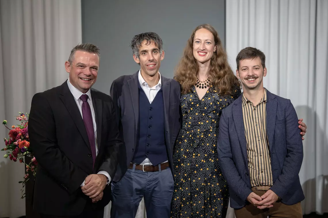 Foto der Preisträger mit der Columni-Präsidentin Sabine Östlund