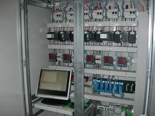 Blick in den Schaltschrank der Anlagen