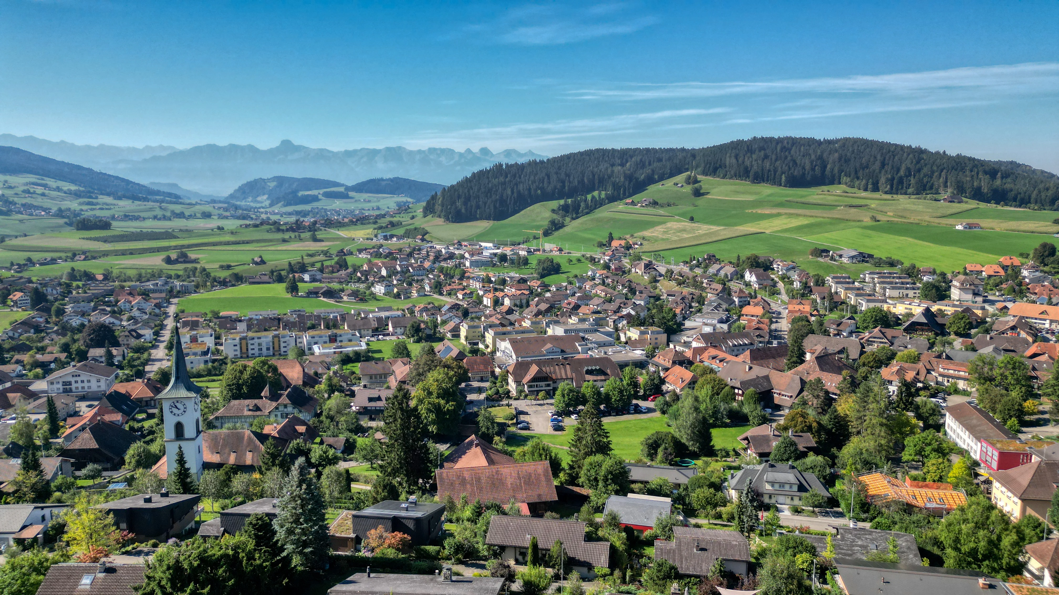 Luftaufnahme der berner Gemeinde Grosshöchstetten