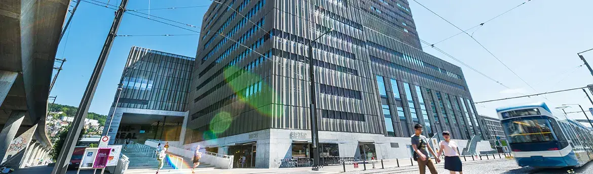 Aussenansicht Toni-Areal der HSB Zürich.