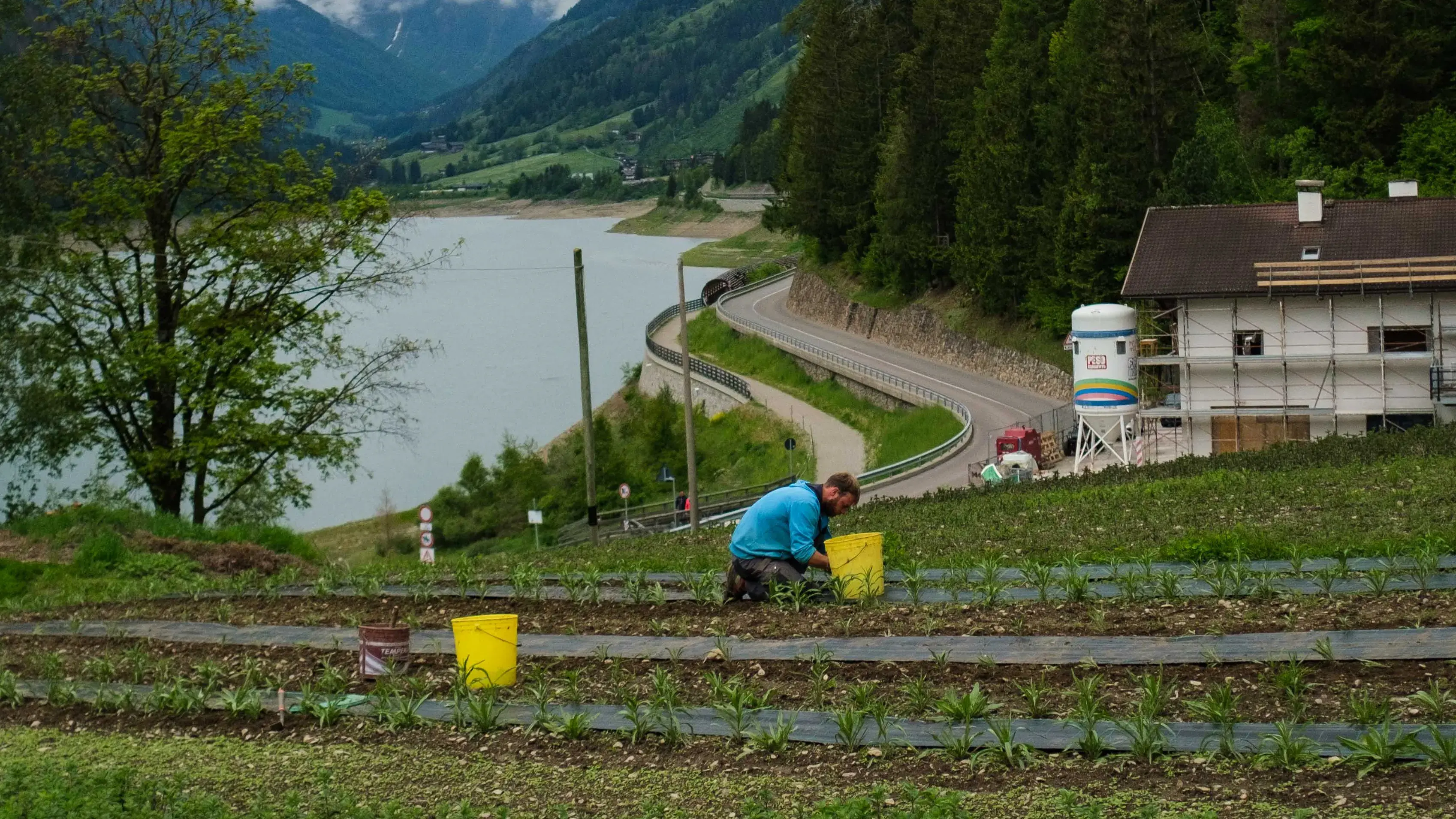 Landschaftliche Eindrücke verschiedener Bergbaubetriebe, die für die Interviews besucht wurden.
