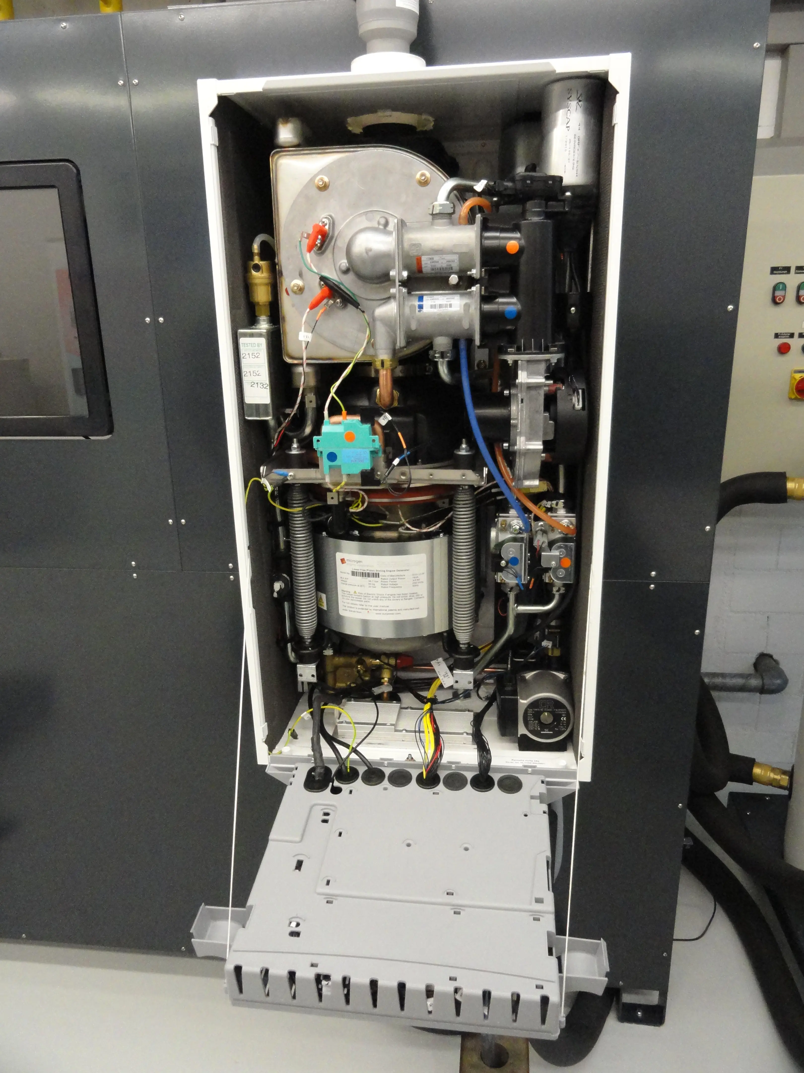 Einblick in eine Heizung mit Stirling-Motor