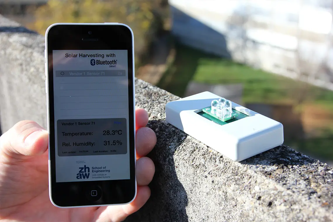 Die LEDs erzeugen aus Licht genügend Strom, um die aktuelle Temperatur zu messen und per Bluetooth Low Energy an das Smartphone zu senden.