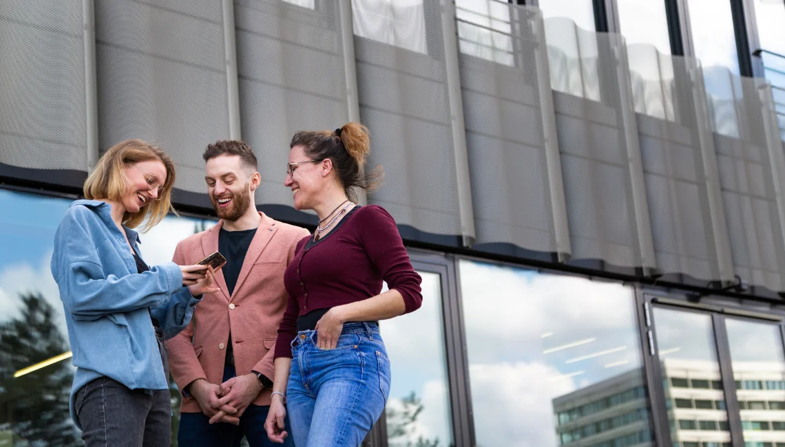Studierende auf der Dachterasse_Toni-Areal
