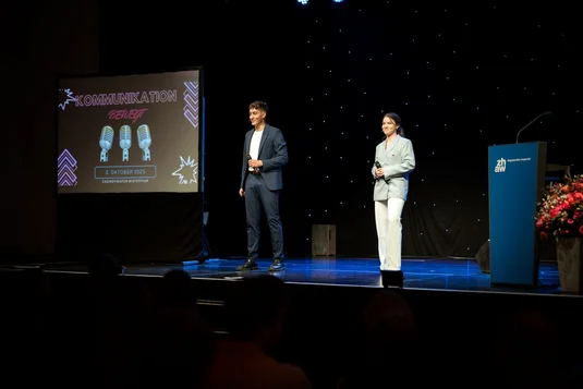 Foto von der Diplomfeier des Bachelor Kommunikation