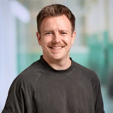Portrait: Aaron Ehrat