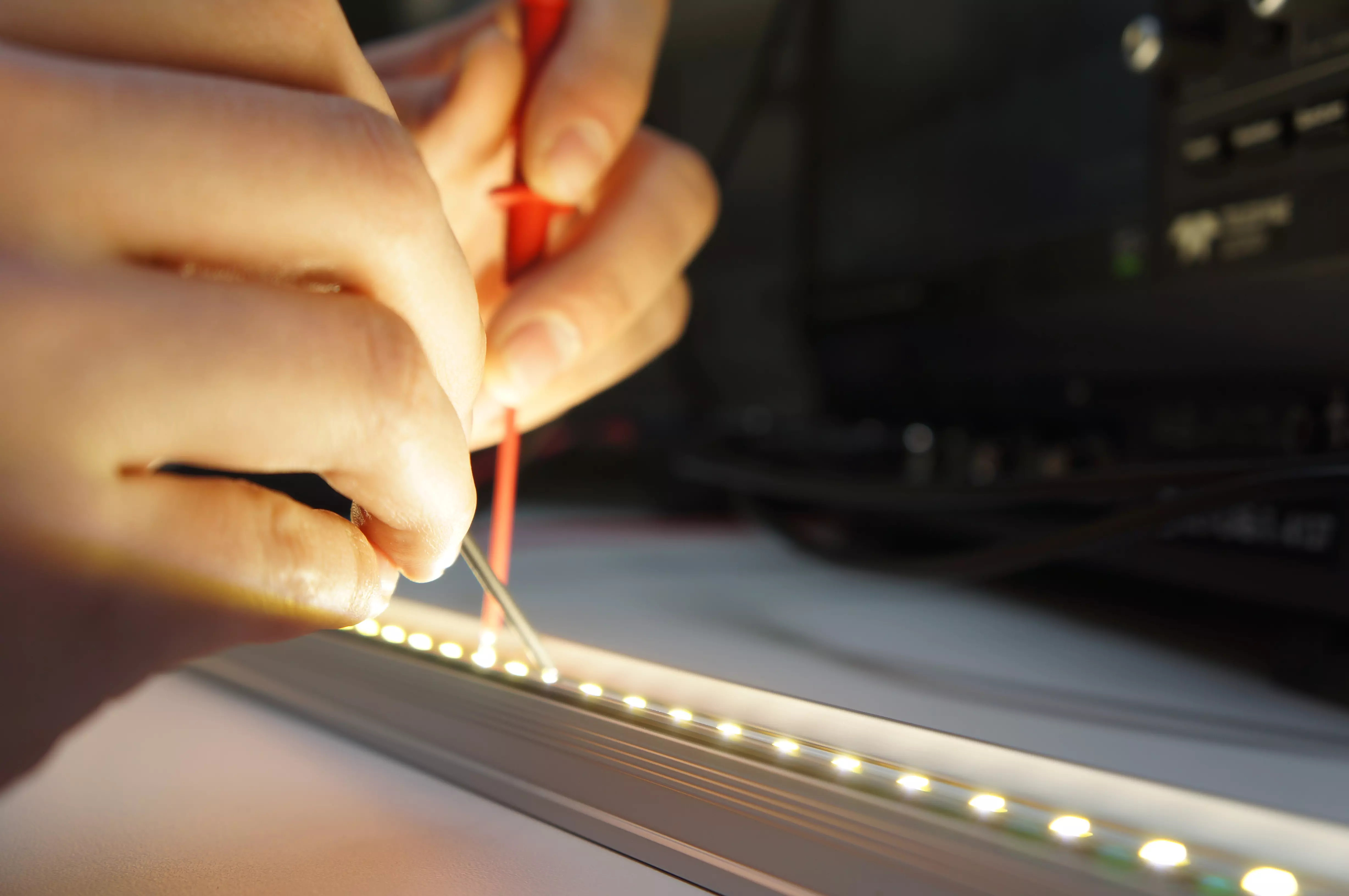 Messungen haben ergeben, dass sich mit der interaktiven LED-Röhre gegenüber einer herkömmlichen Beleuchtung bis zu 90 Prozent Strom einsparen lassen.