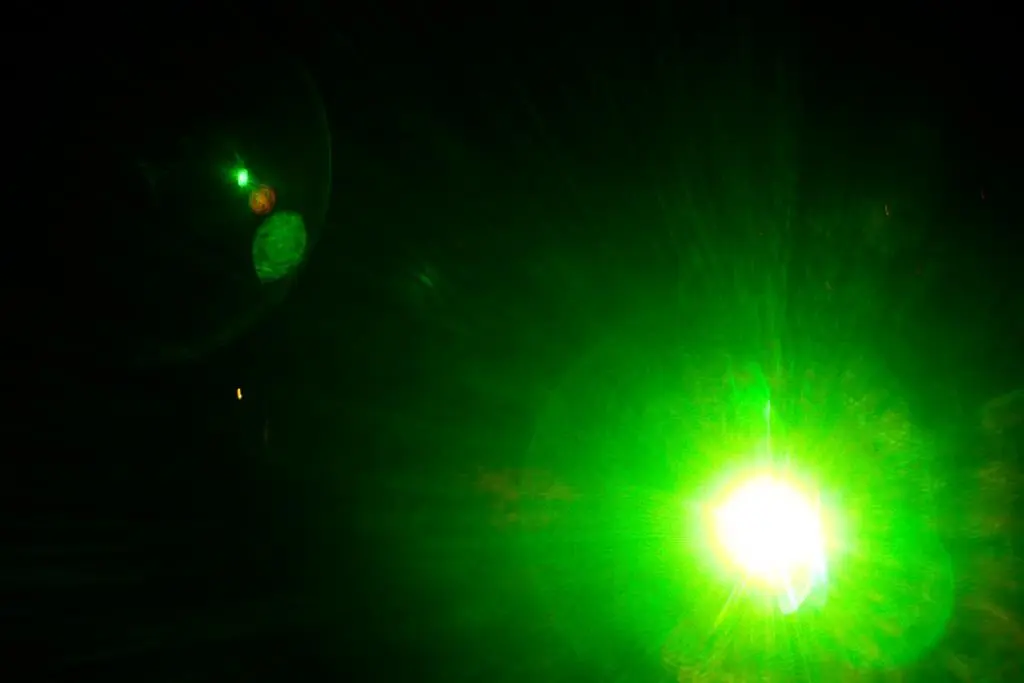 Fleckenfrei: Laserprojektion mit optischem Diffusor.