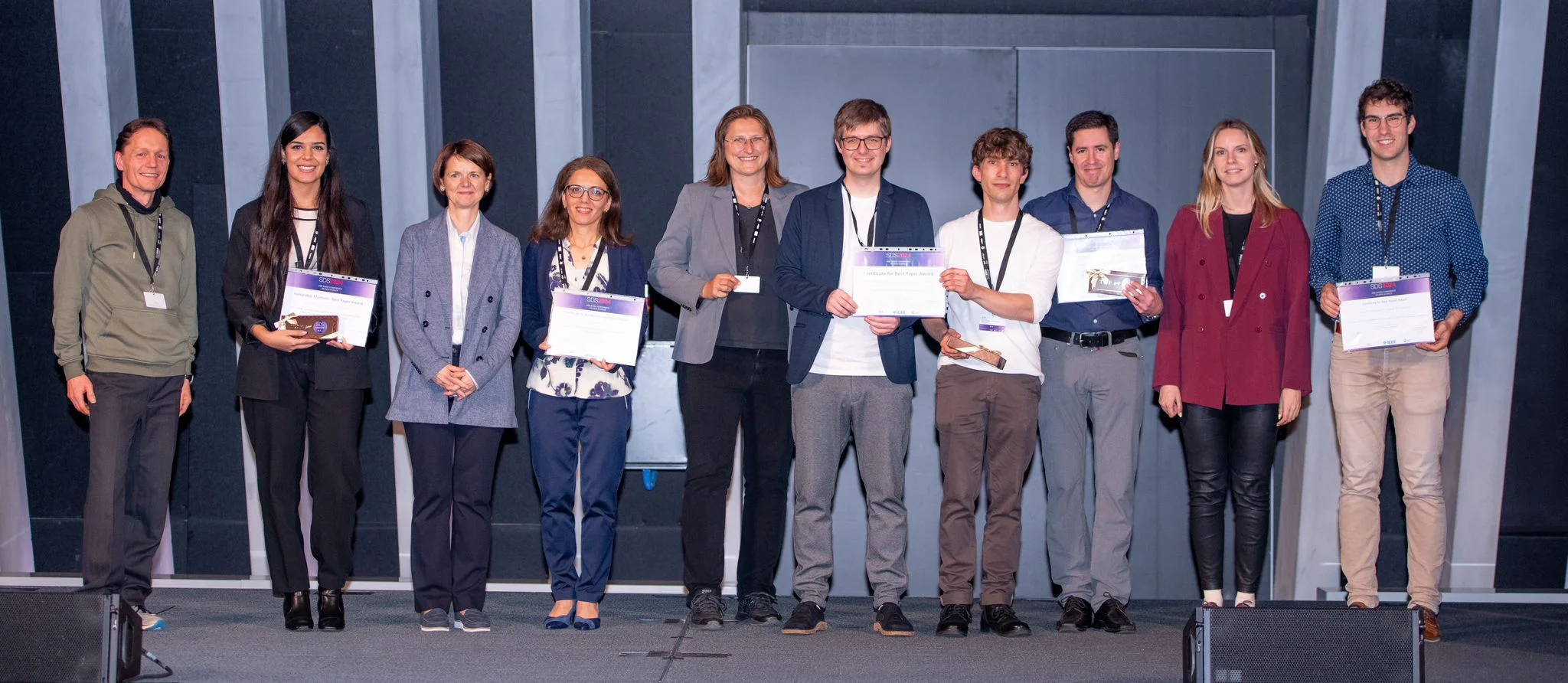 Gruppenbild der Gewinnerinnen und Gewinner des Best Papper Award.