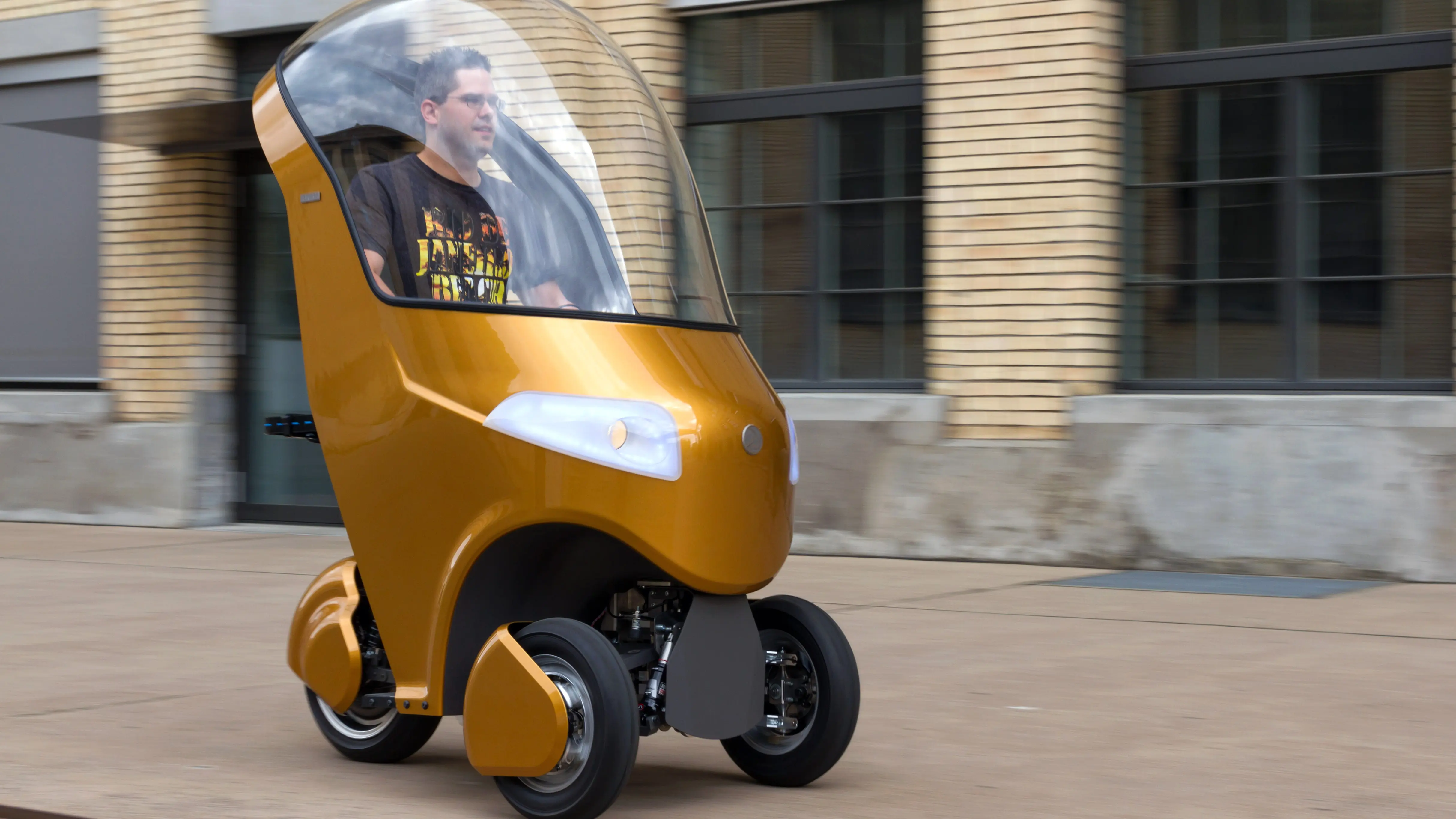 Das emissionsfreie Elektro-Kleinfahrzeug BICAR ist ideal für den Stadtverkehr.