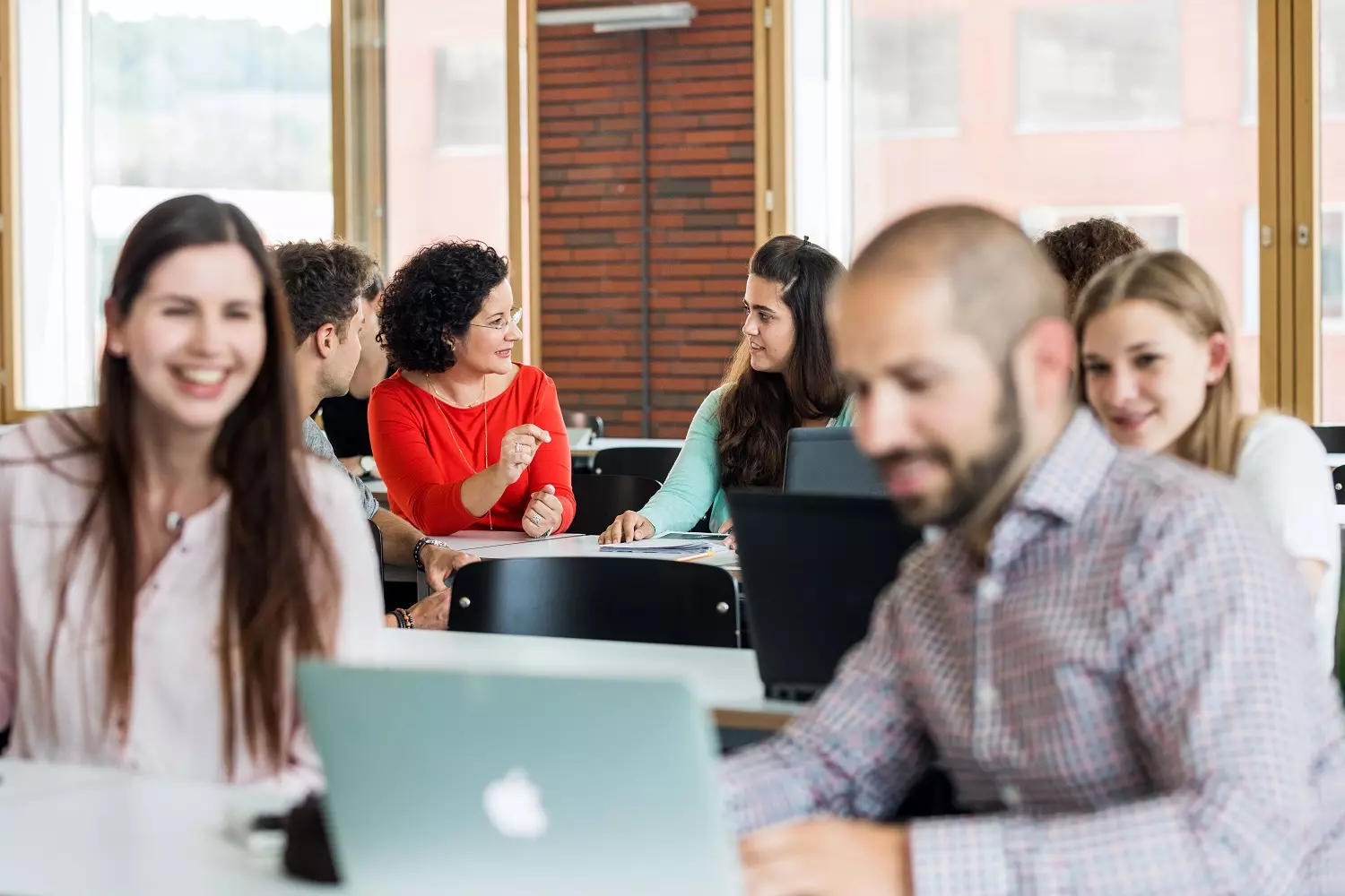 Zeitgemässe Infrastruktur und familiäre Atmosphäre am Institut sorgen für ein hochprofessionelles und zugleich entspanntes Studium