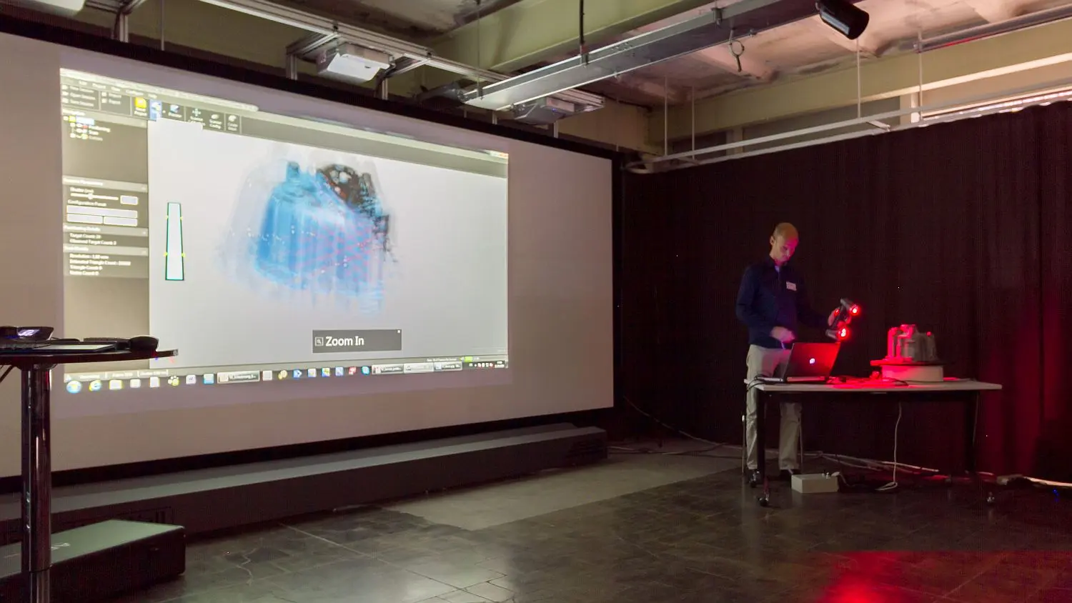 Demonstration des 3D-Scanners im 3D-Lab