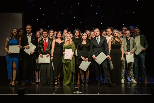 Foto von der Diplomfeier des Bachelor Kommunikation
