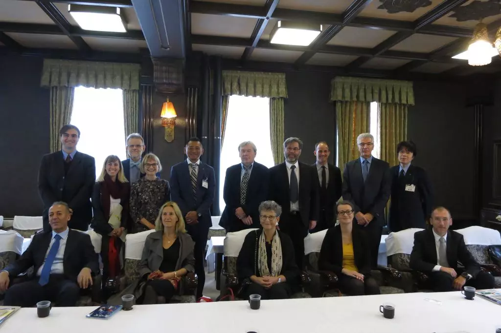 Schweizer Delegation bei der Botschaft in Tokyo