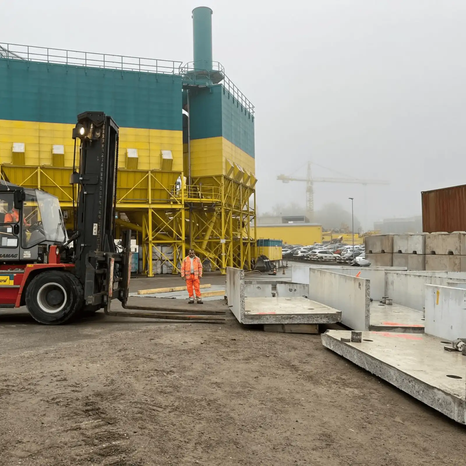 Die Gewinnung der Bauteile erfordert eine durchdachte Logistik, um sie ohne Beschädigung rückbauen zu können.