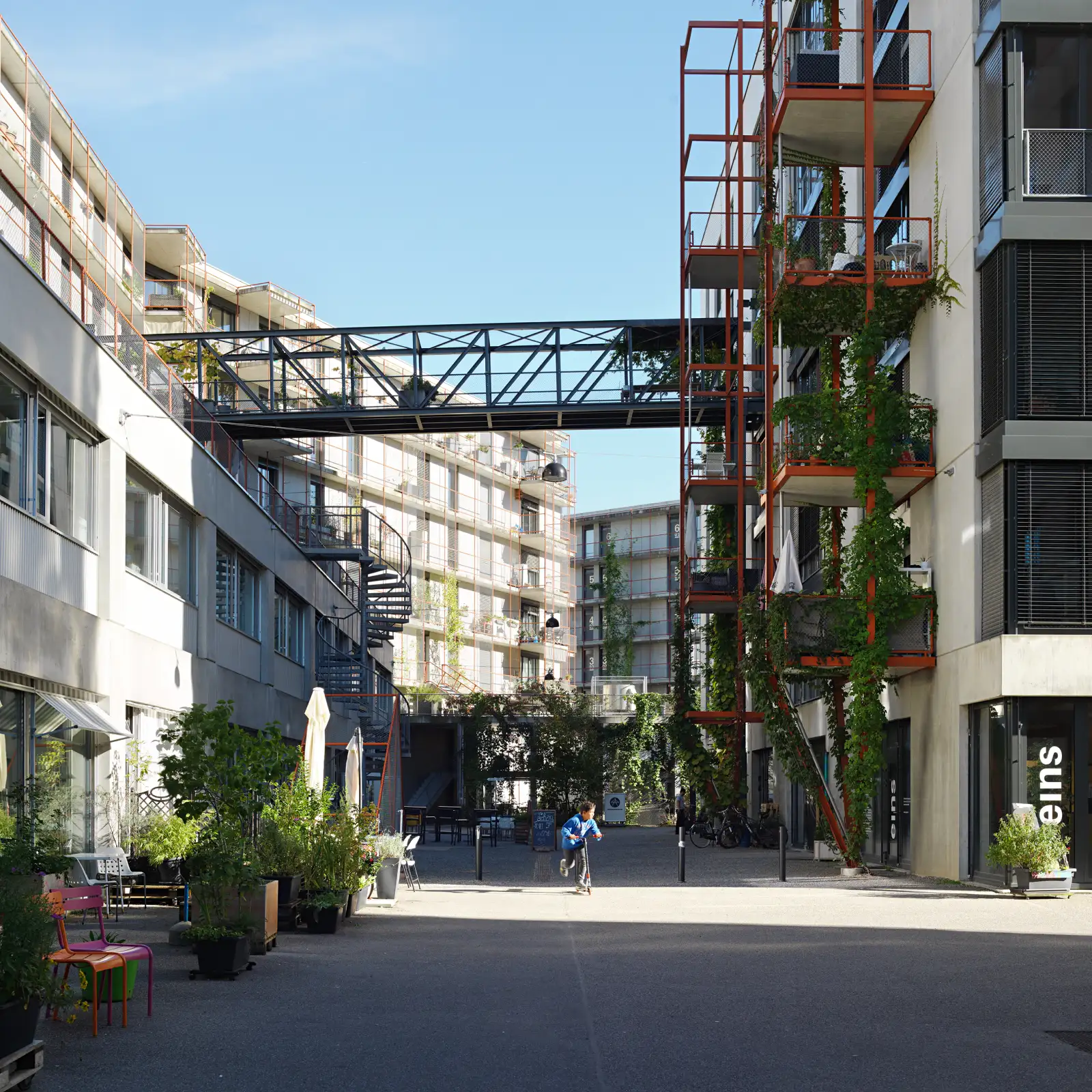 Links Gewerbe, rechts im Block Raum für grosse Wohngemeinschaften