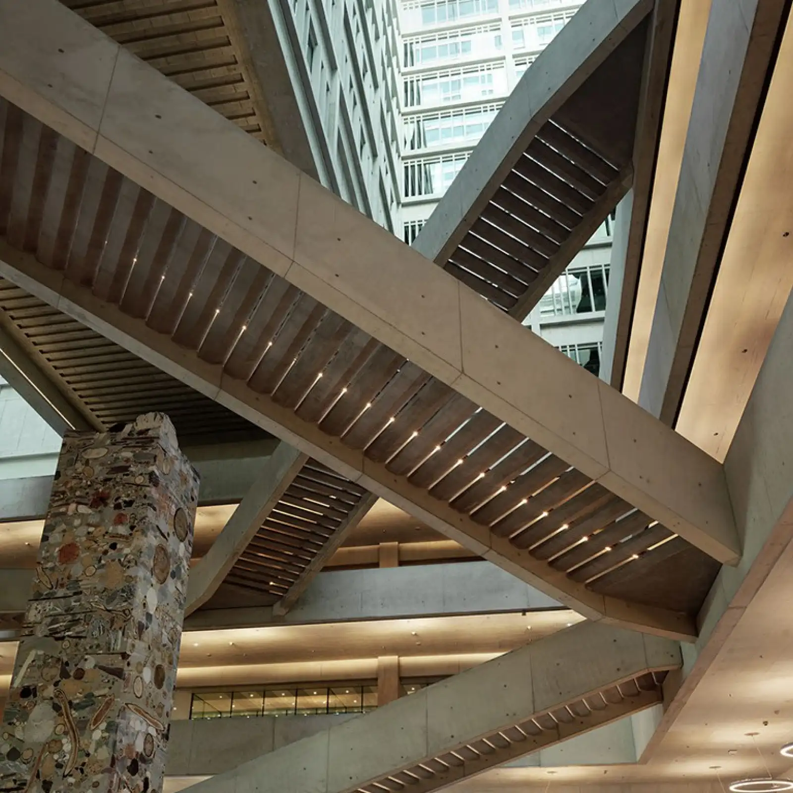 Blick ins Atrium des Gebäudes.