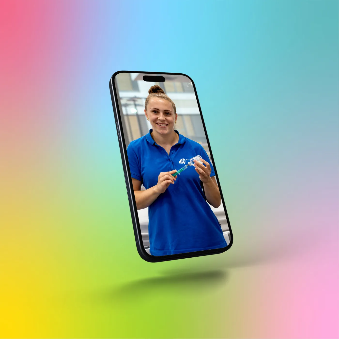 Studentin der ZHAW Gesundheit auf einem Smartphone