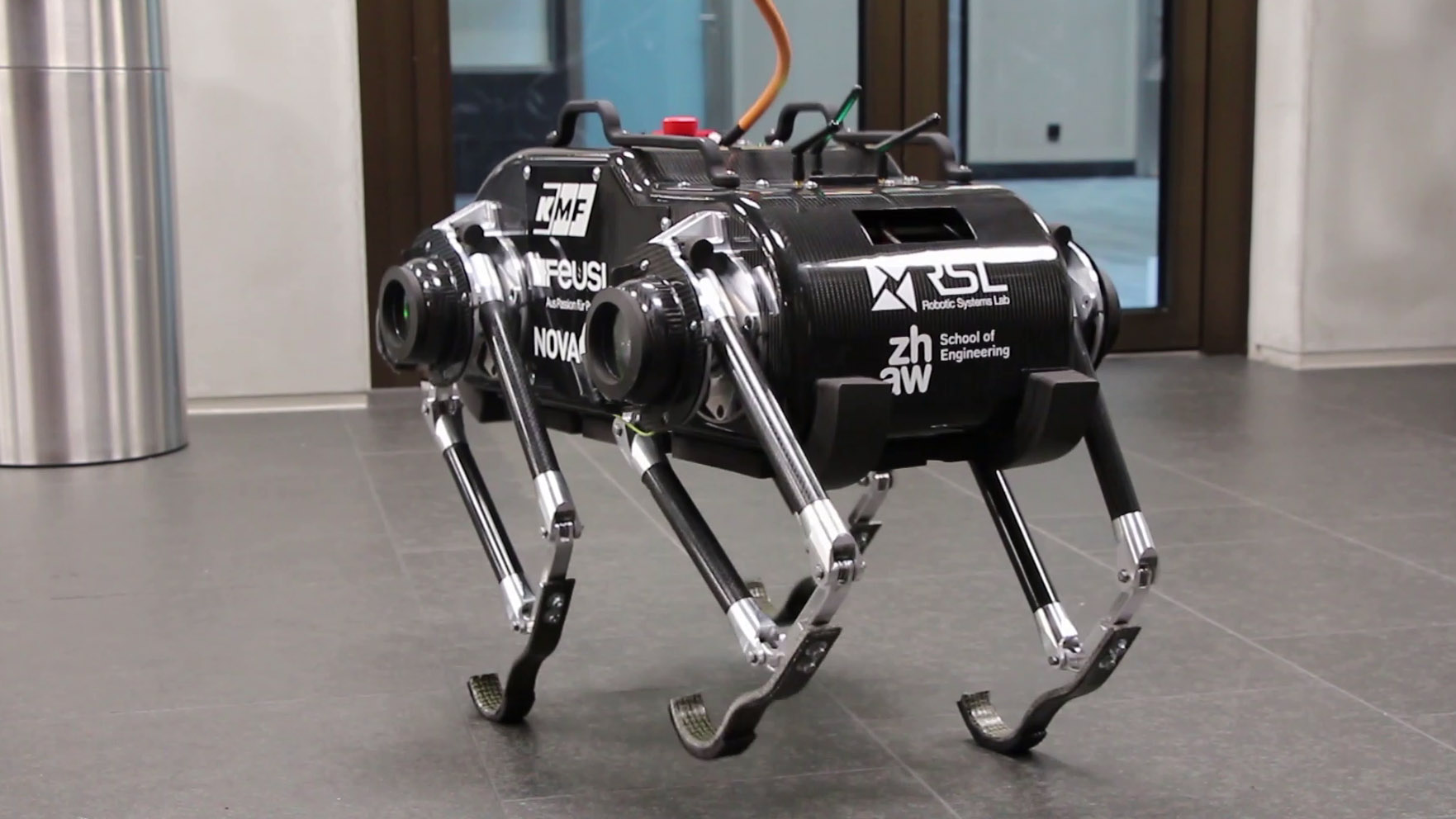 Der Erkundungsroboter kann sich laufend und springend fortbewegen.
