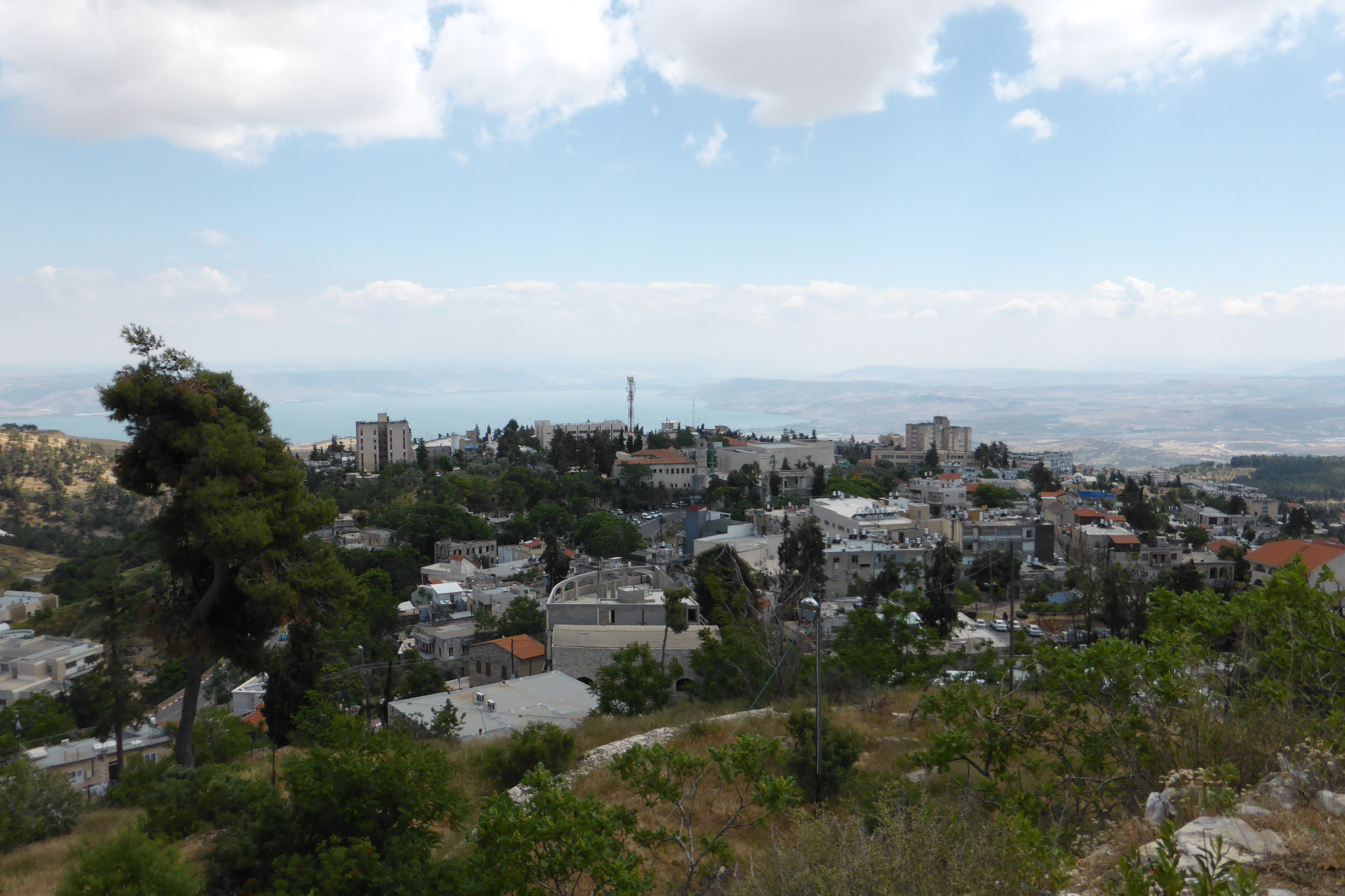 Stadt Safed mit Blick über den See Genezareth