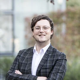Porträtfoto von Dr. Florian Gasser