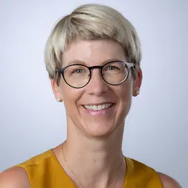 Porträt-Foto von Susanne de Wolf-Linder PhD cand, MScN Palliative Care, RN