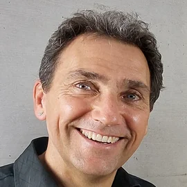 Porträt-Foto von Prof. Dr. Mark Cieliebak